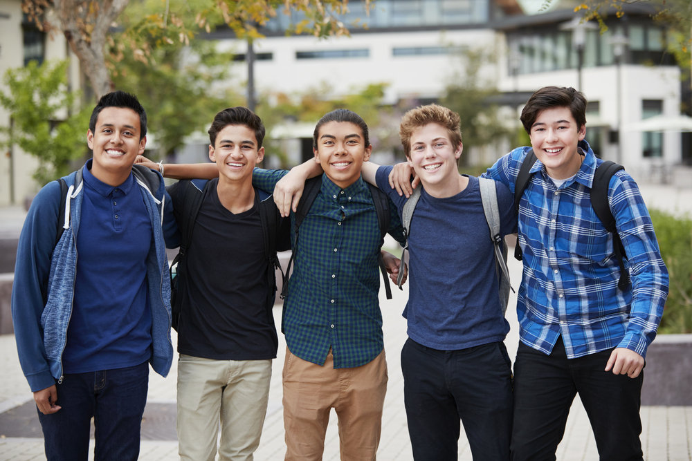 Portrait Of Male High School Students Outside Coll WG8T6MZ